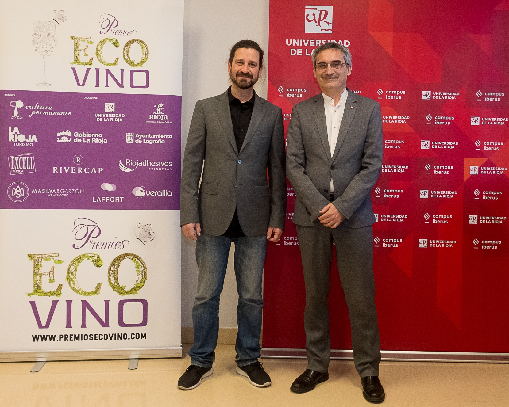 Iñigo Crespo (secretario general de Premios Ecovino) y Julio Rubio (rector de la Universidad de La Rioja)